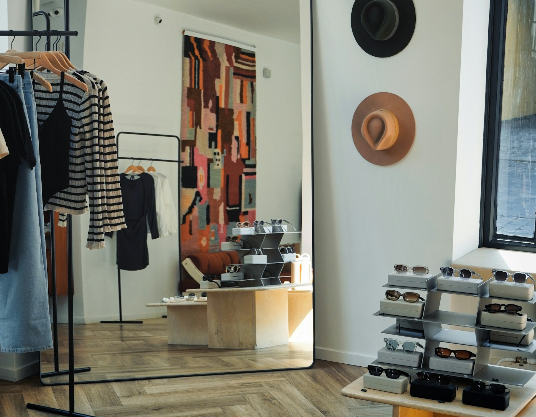 Pop-up resale event display